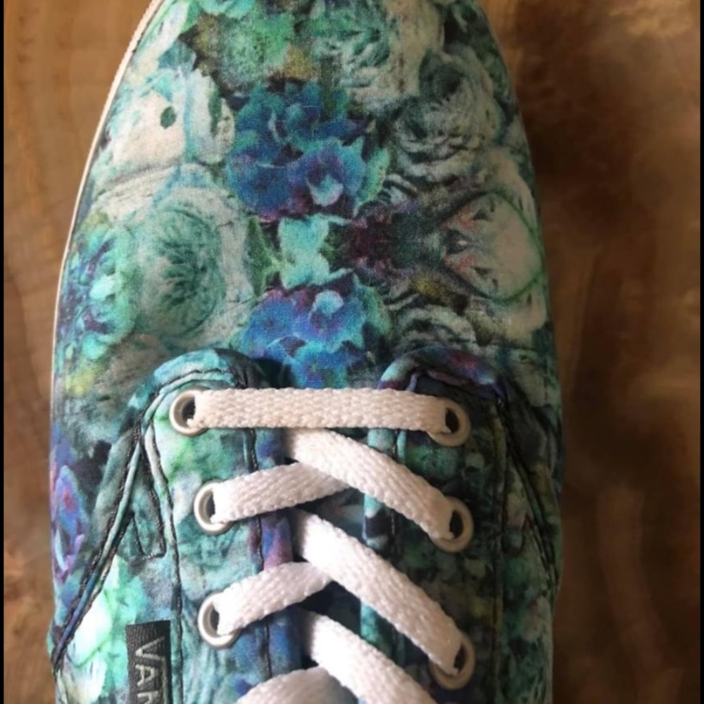 Ladies Vans skate shoes